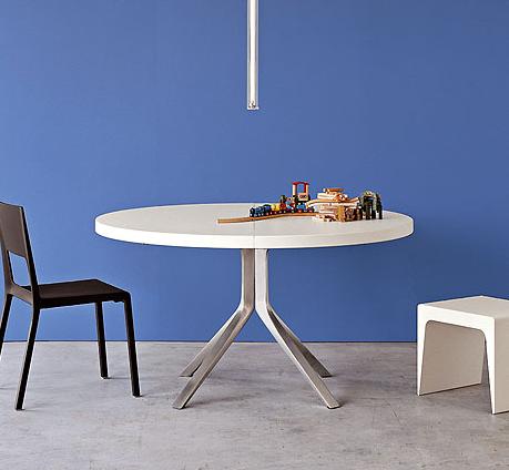 Oops Extending Table by Kristalia