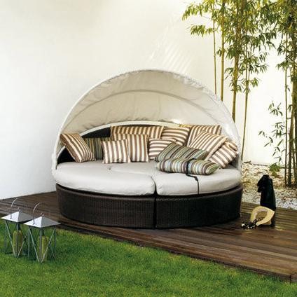 Arena Circular Sofa with Canopy by Varaschin