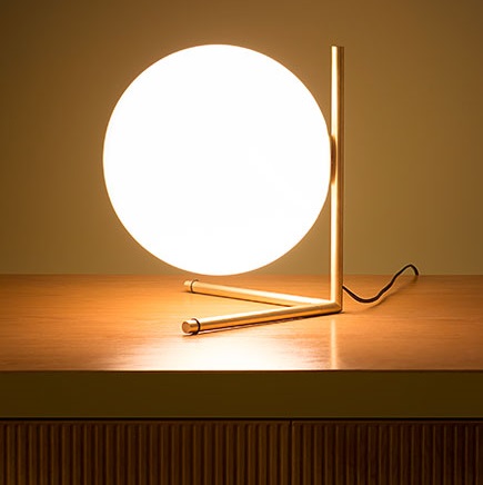 IC Table 2 Light by Flos